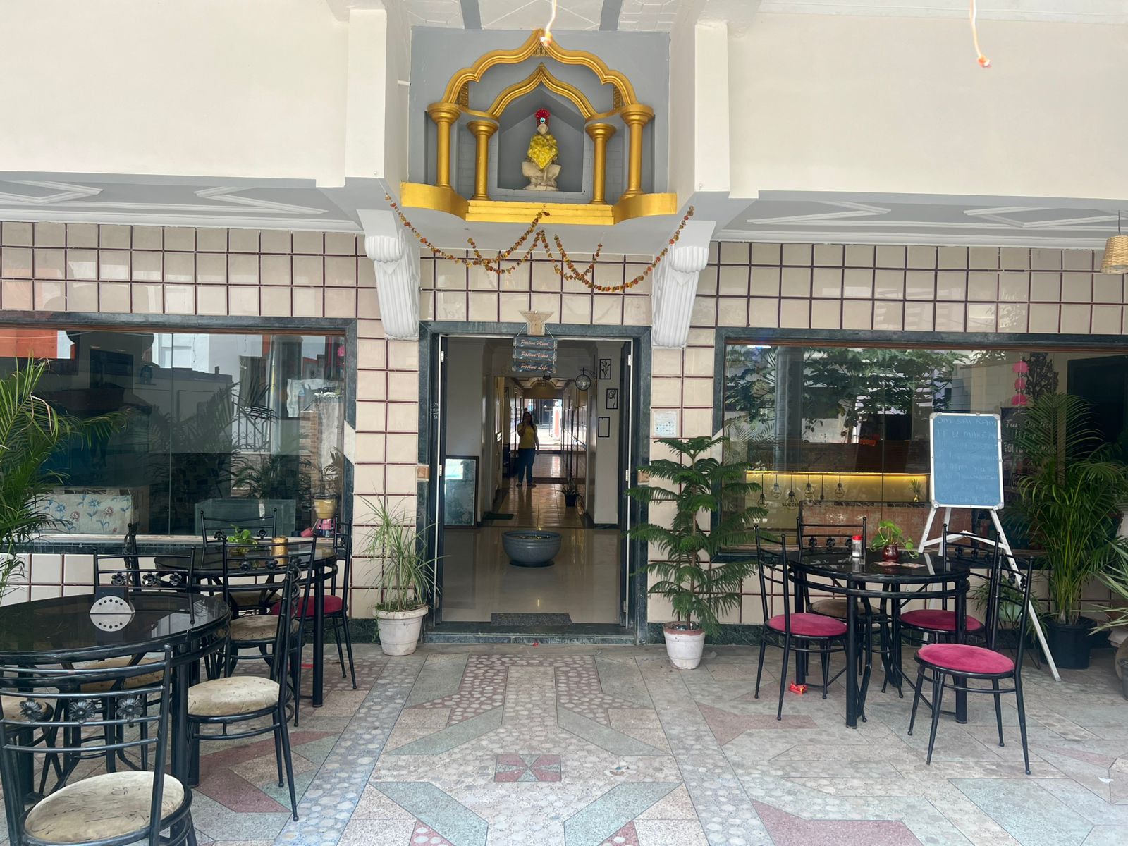 Hotel Sai Village 5